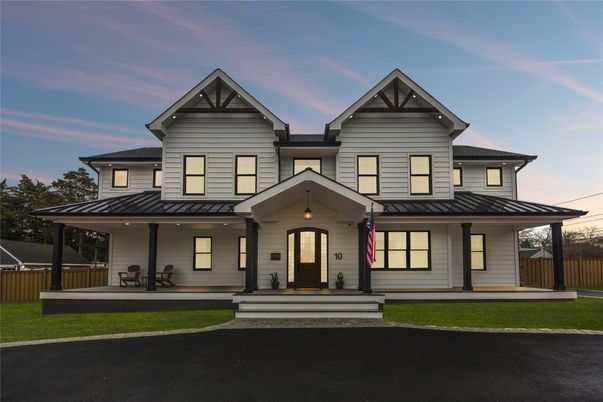 Exterior, Facade, Farmhouse