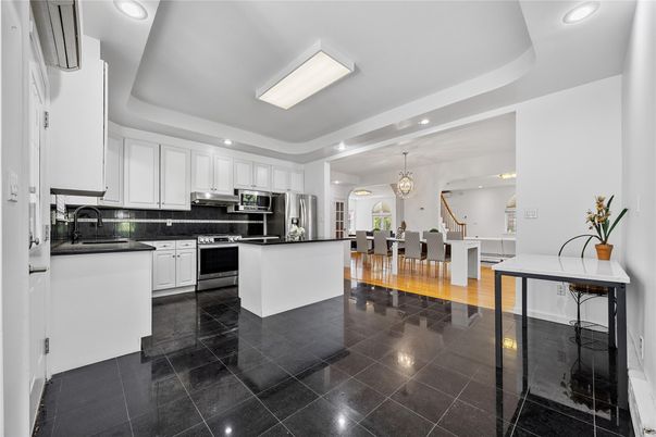 Chandelier, Dining room, Interior, Kitchen, Recessed Lighting, Stainless Steel Appliances