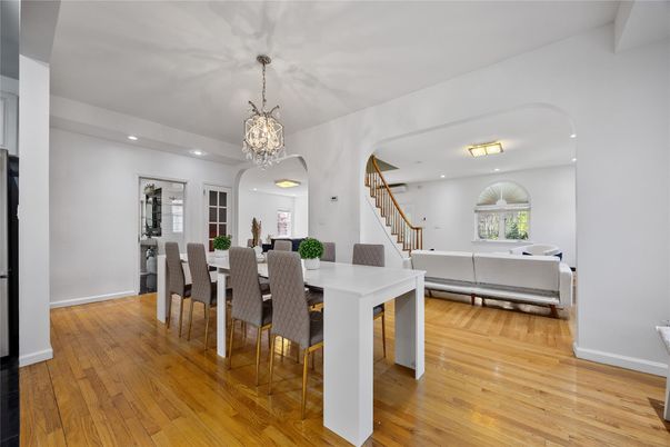 Chandelier, Dining room, Interior, Pendant Lights, Recessed Lighting, Wood Texture Flooring