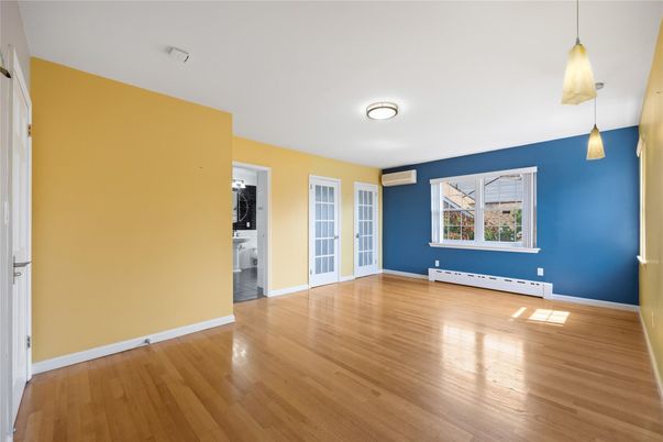 Empty room, Interior, Pendant Lights, Wood Texture Flooring