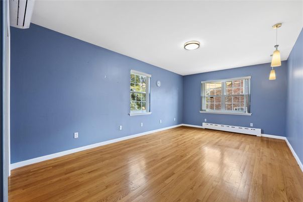 Empty room, Interior, Pendant Lights, Wood Texture Flooring