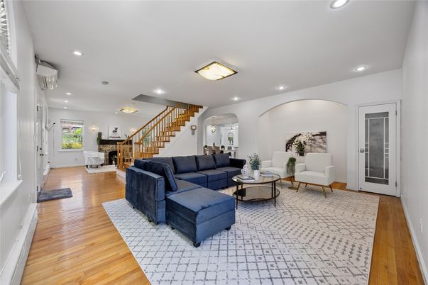 Interior, Living room, Recessed Lighting, Wood Texture Flooring