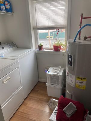 Interior, Washer, Wood Texture Flooring