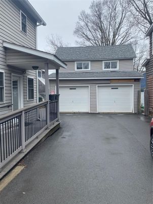 Attached, Exterior, Facade, Split Level