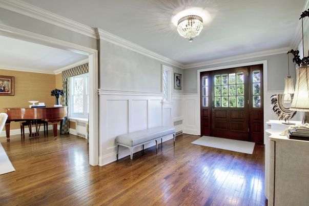 Chandelier, Dining room, Interior, Pendant Lights, Piano, Wood Texture Flooring