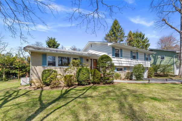 Backyard, Exterior, Facade, Brick Facade, Split Level