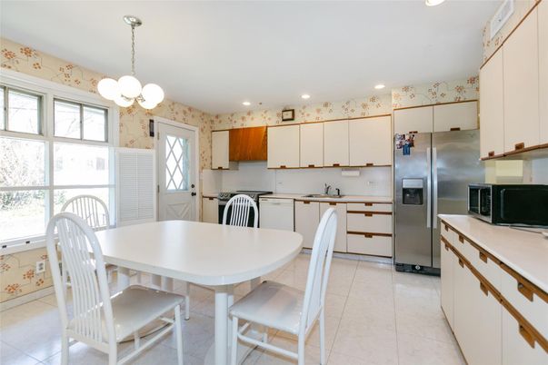Dining room, Interior, Kitchen, Pendant Lights, Recessed Lighting, Stainless Steel Appliances