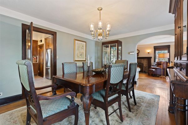 Chandelier, Dining room, Interior, Living room, Piano, Wood Texture Flooring