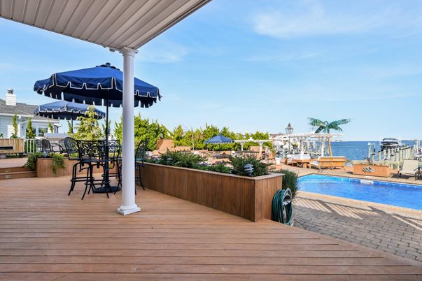 Exterior, Pool, Water