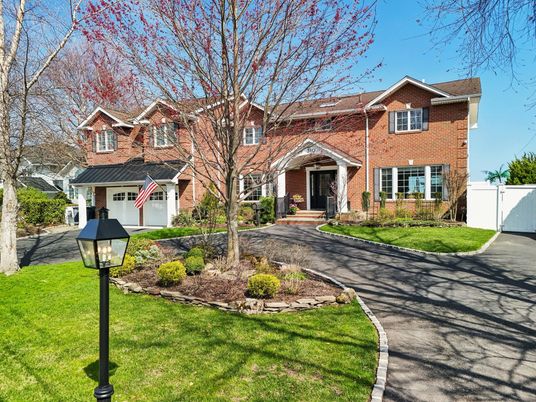 Exterior, Facade, Brick Facade, Brick Traditional