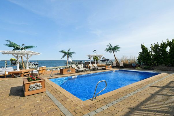 Exterior, Pool, Water