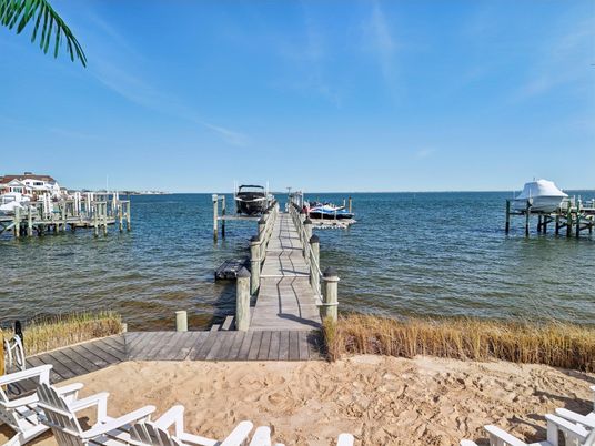 Exterior, Lake