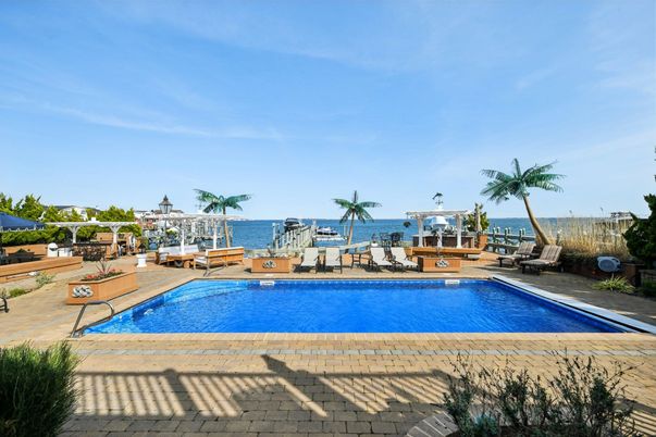 Exterior, Pool, Water
