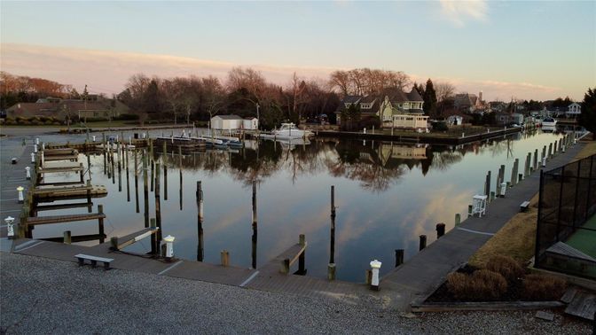 Exterior, Lake