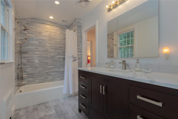 Bathroom, Dual Sink Vanities, Interior, Recessed Lighting