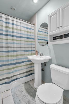 Bathroom, Interior, Recessed Lighting