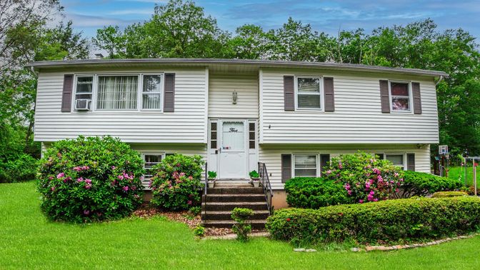 Exterior, Facade, Raised Ranch