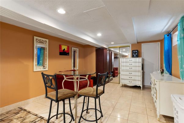 Dining room, Interior, Recessed Lighting