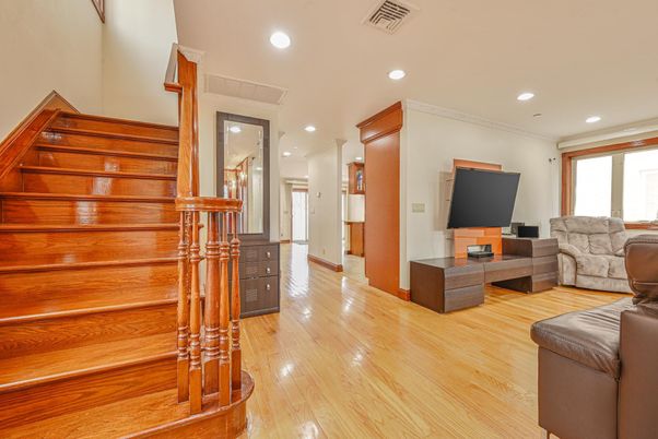 Interior, Recessed Lighting, Wood Texture Flooring