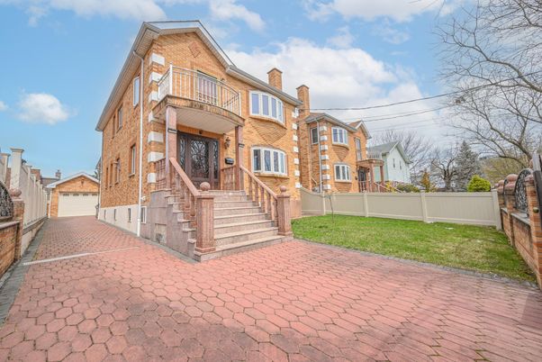 Backyard, Exterior, Facade, Brick Facade, Rowhouse