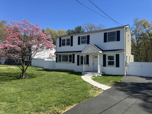 Exterior, Facade, Raised Ranch
