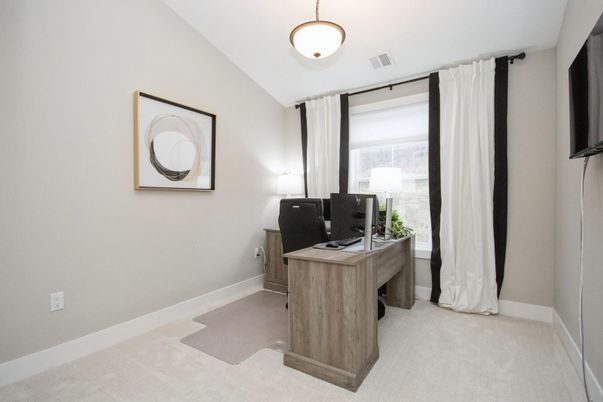 Home Office, Interior