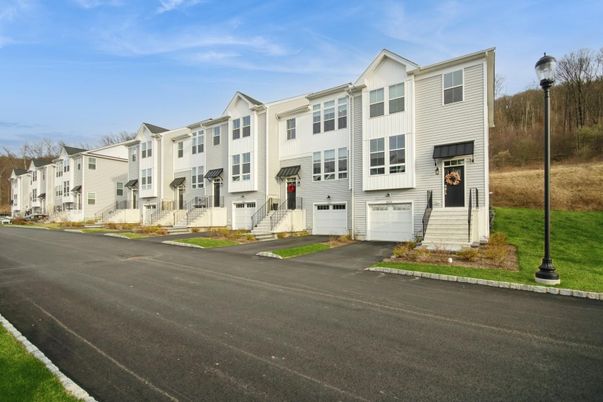 Attached, Exterior, Facade, Rowhouse