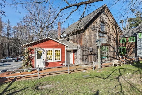 Exterior, Facade, Cape Cod