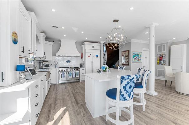 Chandelier, Dining room, Interior, Kitchen, Pendant Lights, Recessed Lighting, Stainless Steel Appliances, Wood Texture Flooring