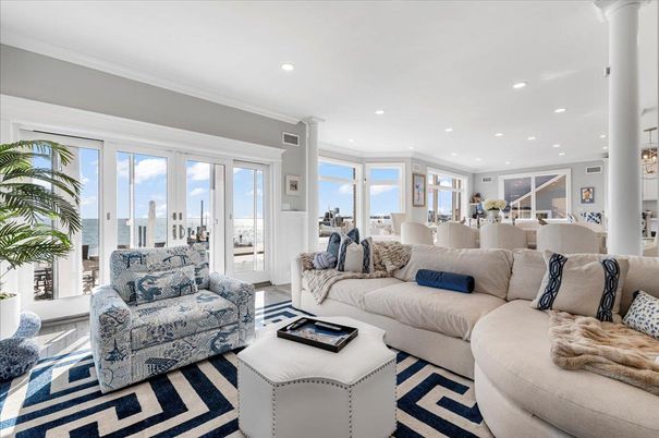 Dining room, Interior, Living room, Pendant Lights, Recessed Lighting