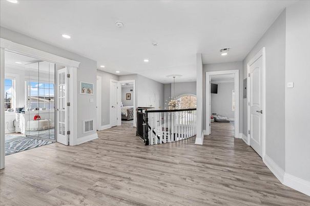 Interior, Pendant Lights, Recessed Lighting, Wood Texture Flooring