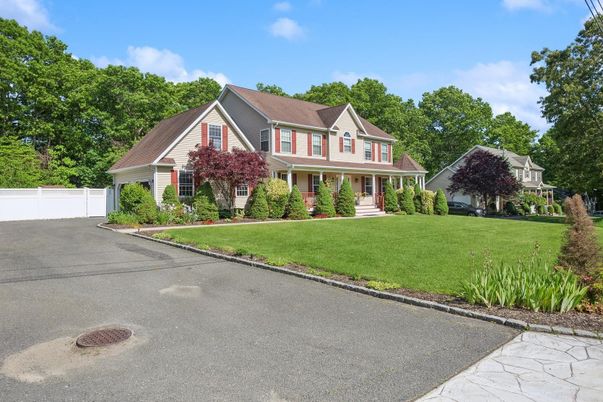 Attached, Exterior, Facade, Farmhouse