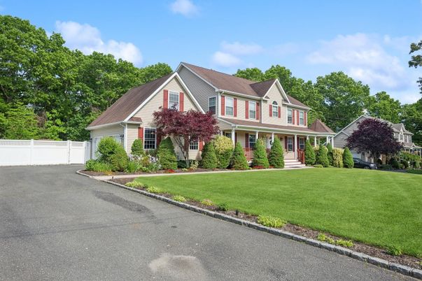 Attached, Exterior, Facade, Farmhouse