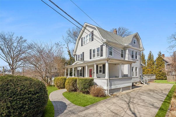 Exterior, Facade, Queen Anne Victorian