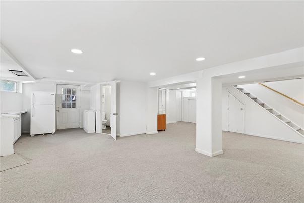 Empty room, Interior, Recessed Lighting, Washer
