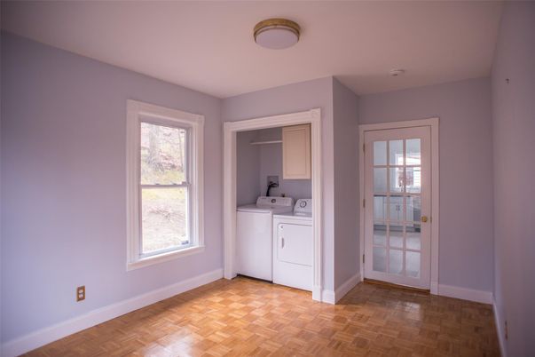 Interior, Washer, Wood Texture Flooring