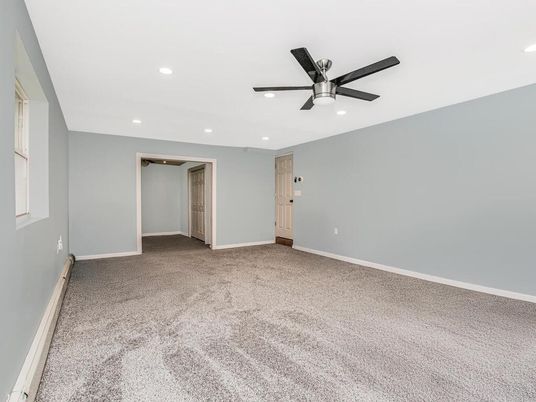 Empty room, Interior, Recessed Lighting