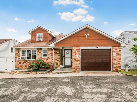 Attached, Exterior, Facade, Brick Facade, Ranch