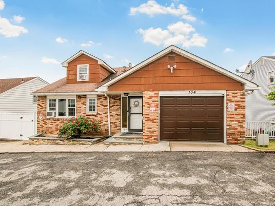 Attached, Exterior, Facade, Brick Facade, Ranch