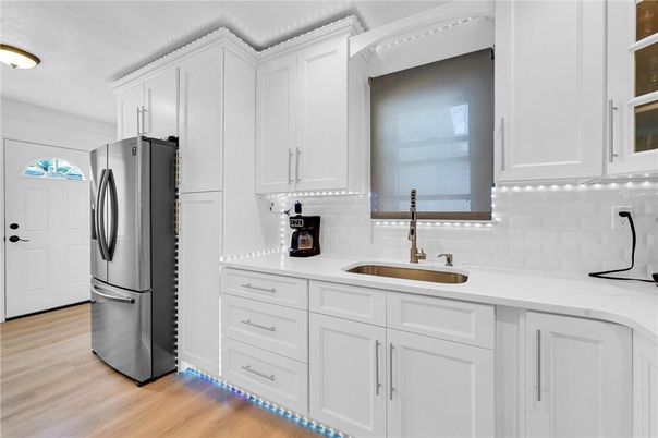 Interior, Kitchen, Washer, Wood Texture Flooring