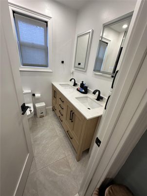 Bathroom, Dual Sink Vanities, Interior, Recessed Lighting