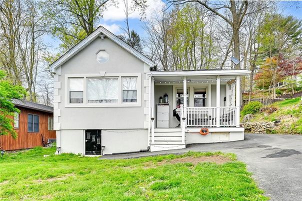 Backyard, Exterior, Facade, Split Level