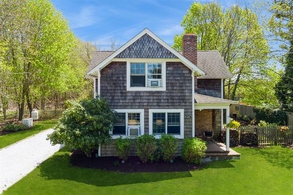 Exterior, Facade, Brick Facade, American Craftsman
