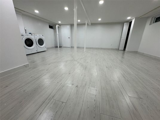 Empty room, Interior, Recessed Lighting, Washer, Wood Texture Flooring