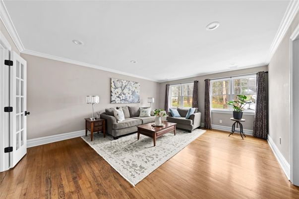 Interior, Living room, Recessed Lighting, Wood Texture Flooring