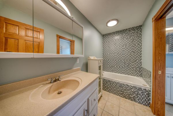 Bathroom, Interior, Recessed Lighting
