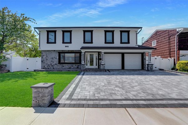 Attached, Exterior, Facade, Split Level