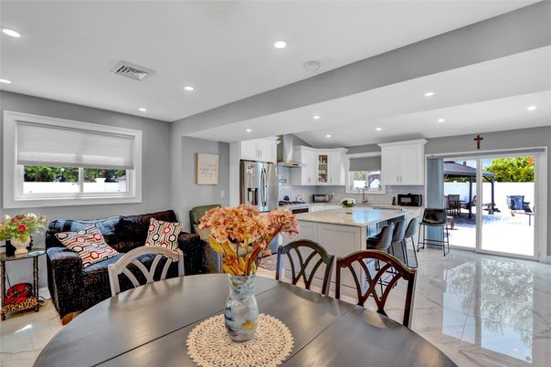 Dining room, Interior, Kitchen, Recessed Lighting, Stainless Steel Appliances
