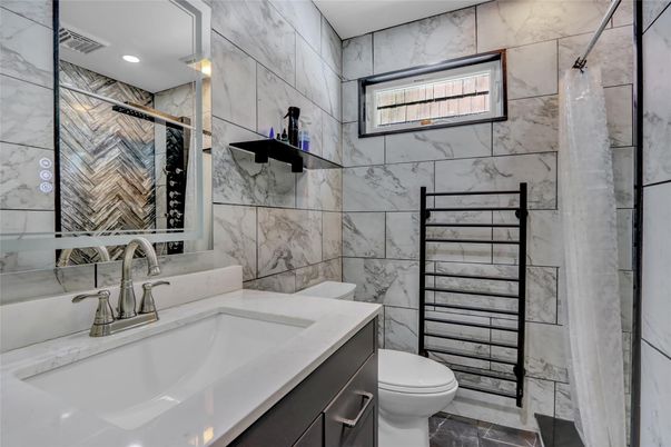 Bathroom, Interior, Marble Walls, Recessed Lighting