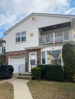 Attached, Exterior, Facade, Brick Facade, Split Level